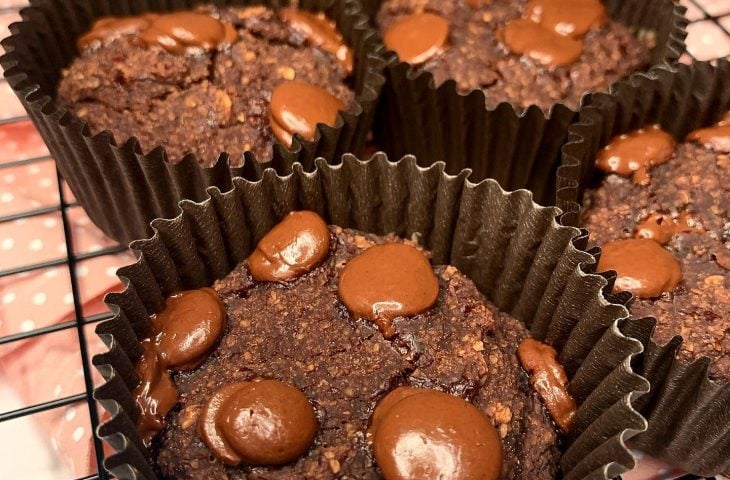 Muffins de chocolate com aveia e banana