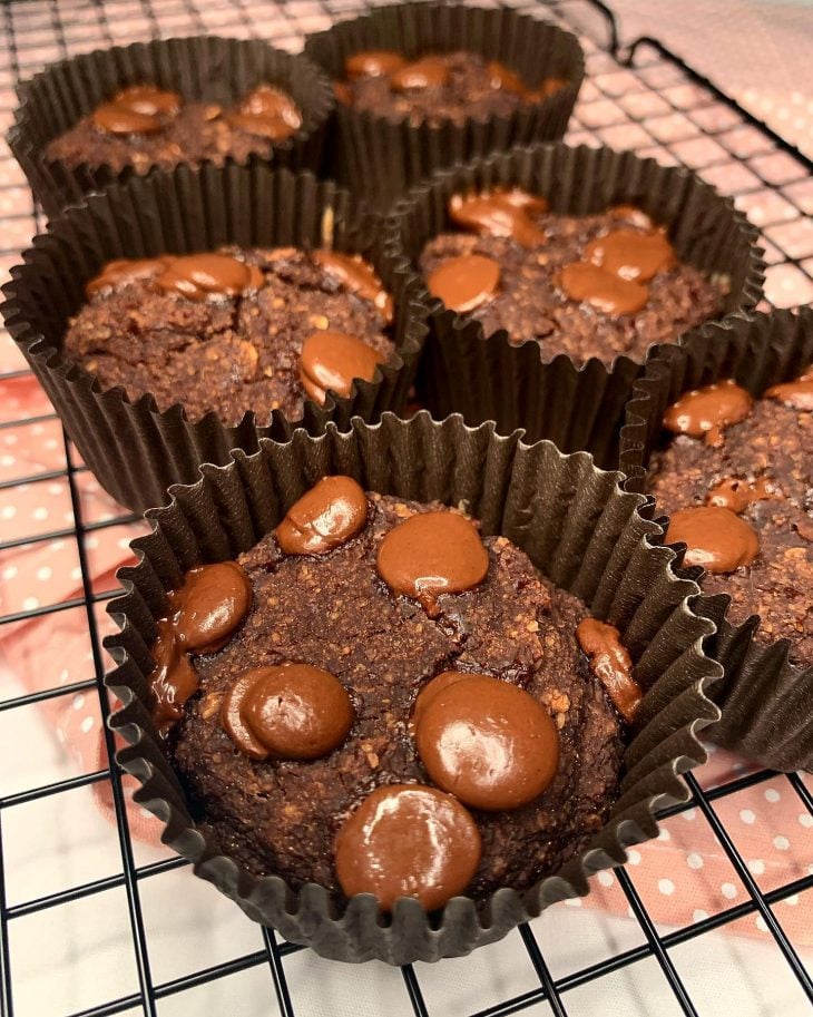 Muffins de chocolate com aveia e banana