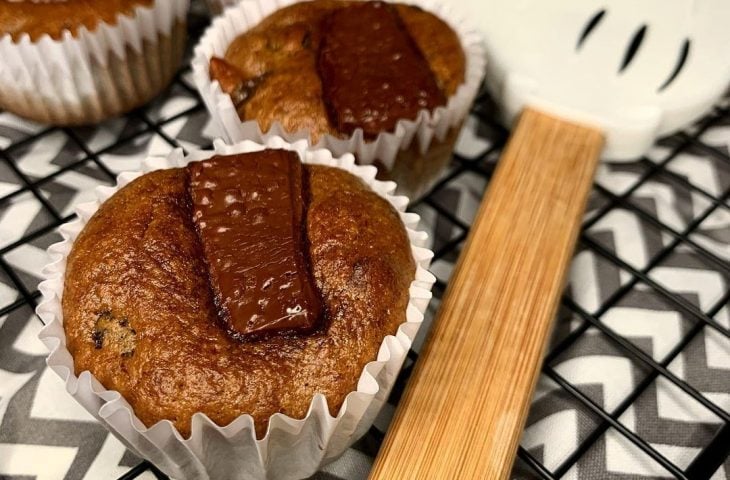 Muffins fit de banana com chocolate