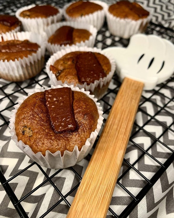 Muffins fit de banana com chocolate