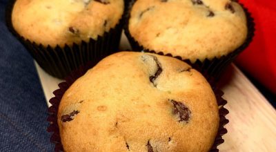 Muffins recheados de banana com chocolate