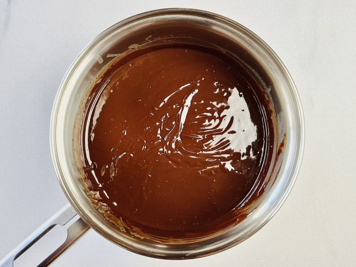 Ganache preparada na panela.