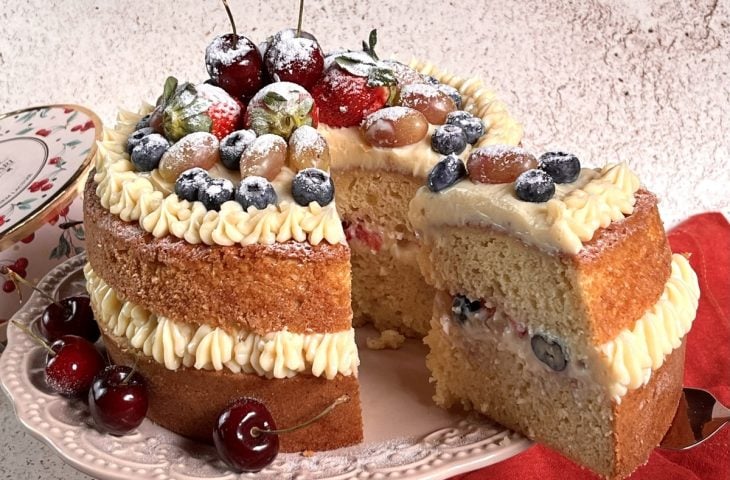 Naked cake de frutas vermelhas