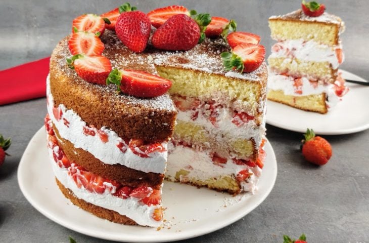 Naked cake de morango