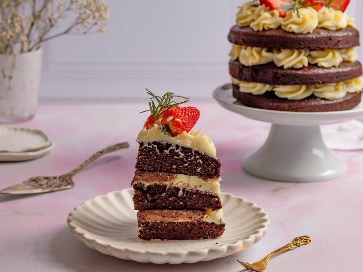 naked cake natalino finalizado em fatia.