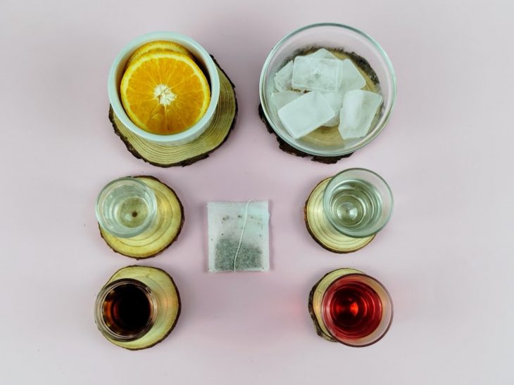 Ingredientes para o preparo da receita reunidos em uma bancada.