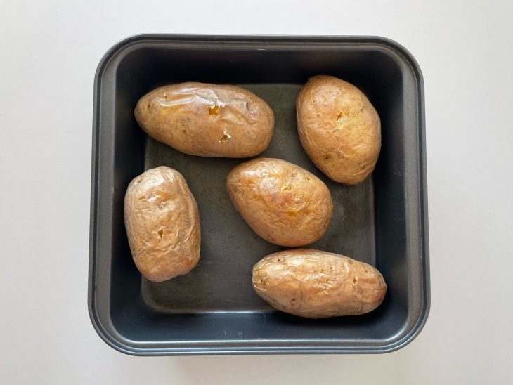 Batatas cozidas e reservadas.