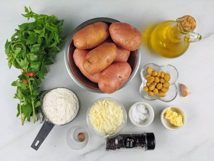 Bancada com ingredientes.