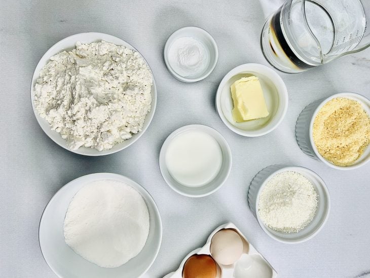 Uma bancada com os ingredientes.
