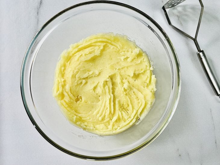 recipiente com purê de batata