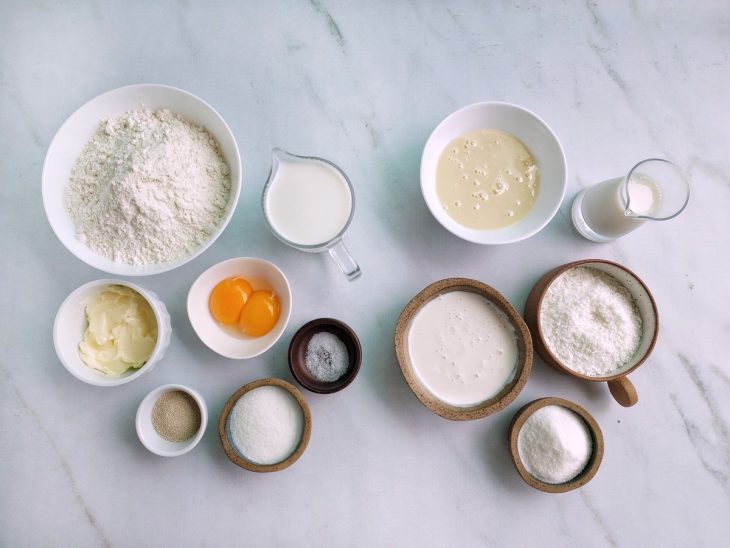 Ingredientes separados sobre a bancada.