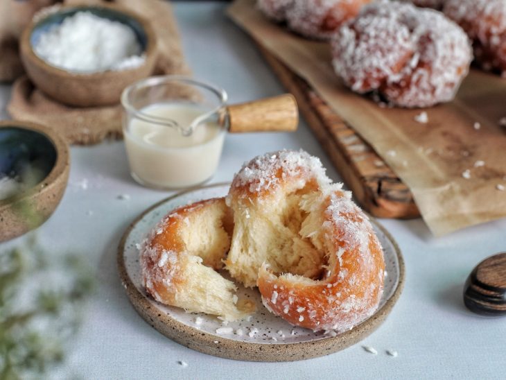 Nozinho frito pronto e servido no prato.