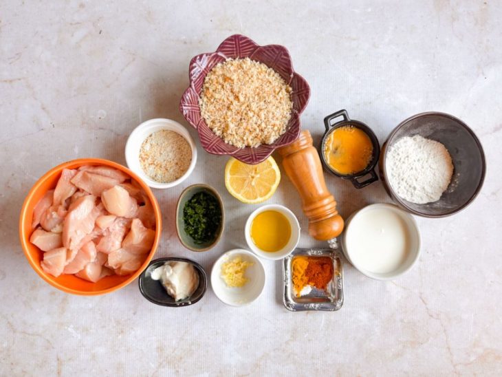 Ingredientes reunidos na bancada.