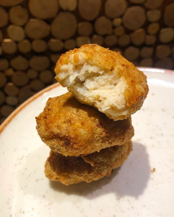 Nuggets de frango empanado com farinha de linhaça