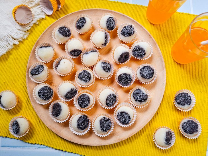 Docinhos passados no açúcar e prontos.