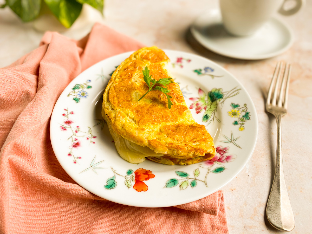 Omelete com ovo e queijo