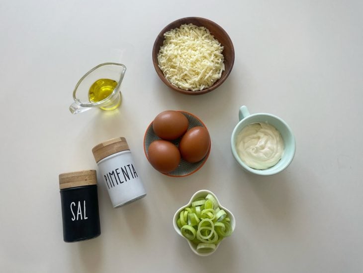 Ingredientes reunidos na bancada.