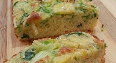 Omelete de forno com alho-poró e banana