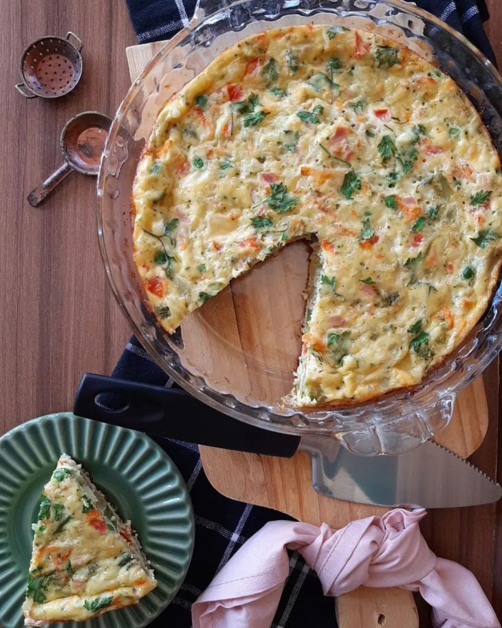 Omelete de forno com legumes e frios