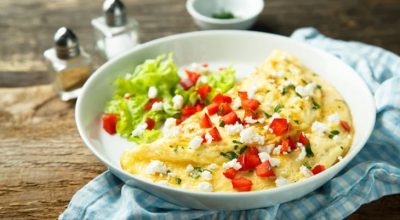 Omelete de frango com legumes