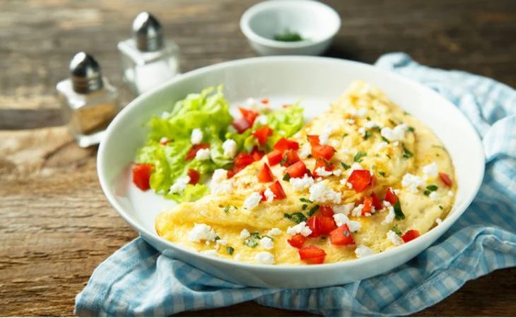 Omelete de frango com legumes