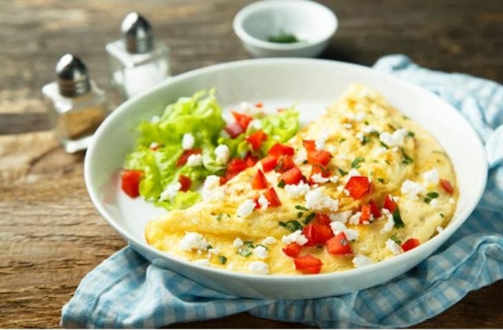 Omelete de frango com legumes