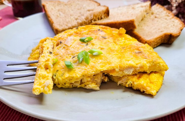 Omelete de frango com queijo