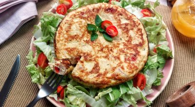 Omelete de frango com tomate