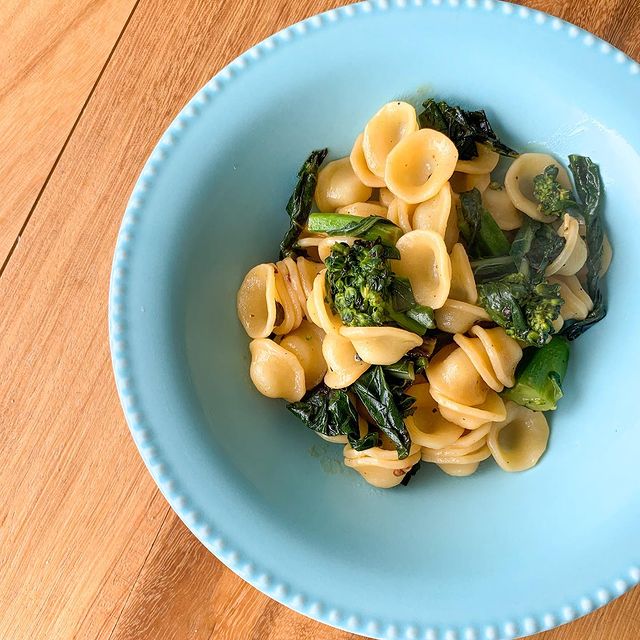 Orecchiette ao alho e óleo com brócolis