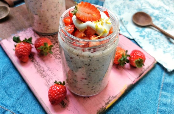 Overnight oats com morango