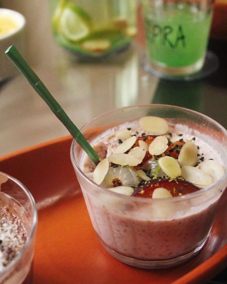 Overnight oats de frutas vegana