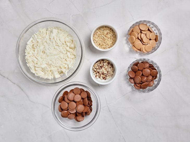 Ingredientes sobre a bancada.