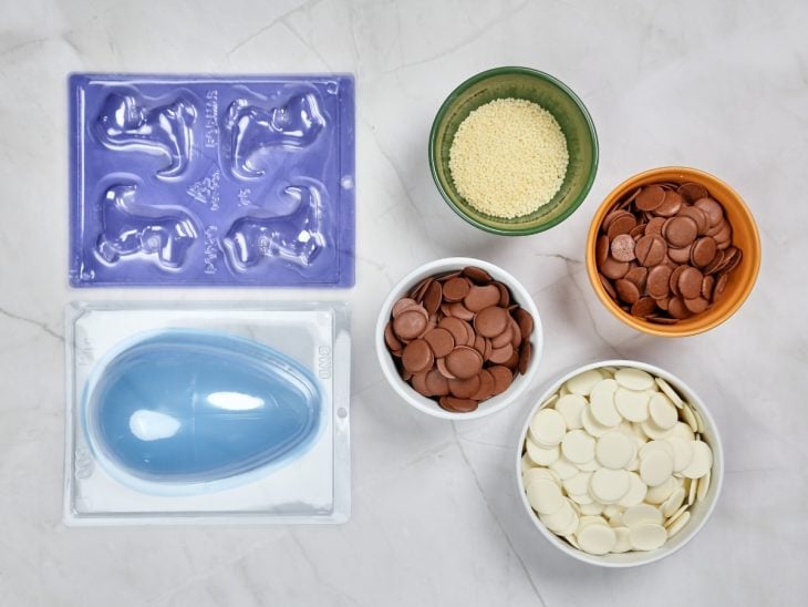 Uma bancada com os ingredientes.