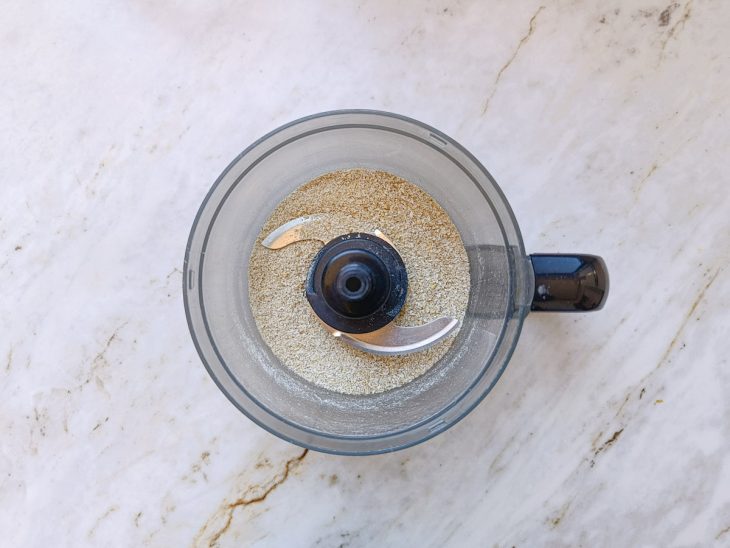 Farelo de aveia triturado.