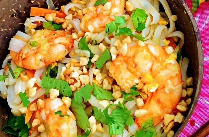 Pad thai com talharim