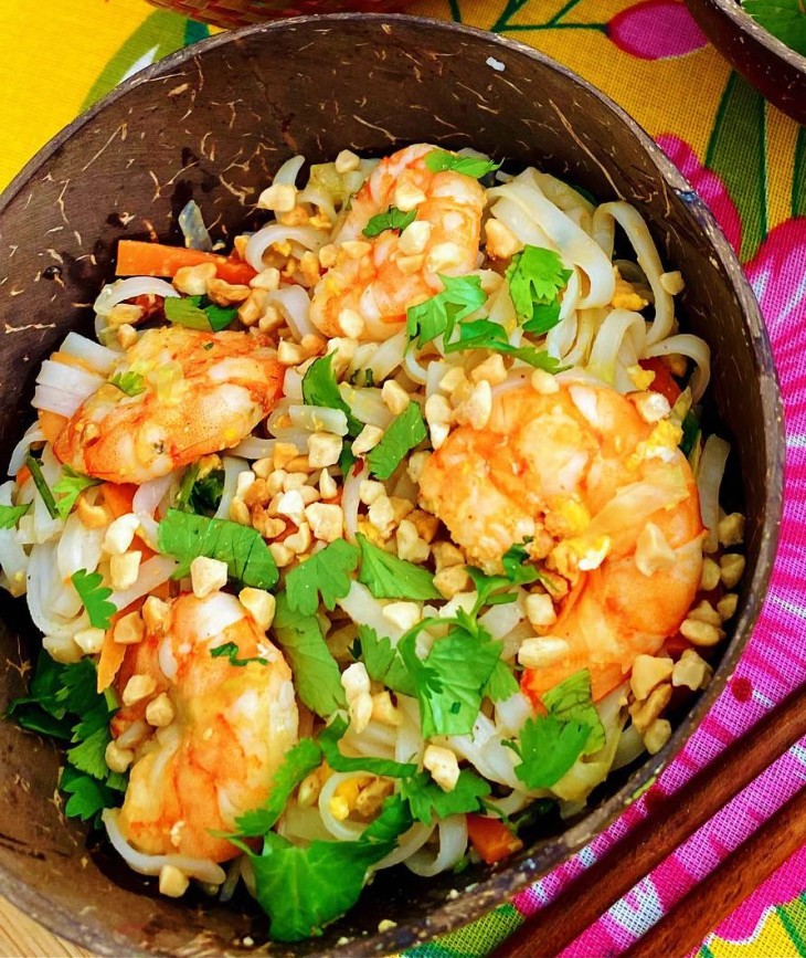 Pad thai com talharim