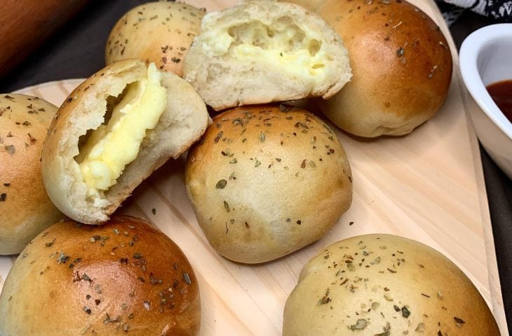 Pãezinhos recheados com requeijão