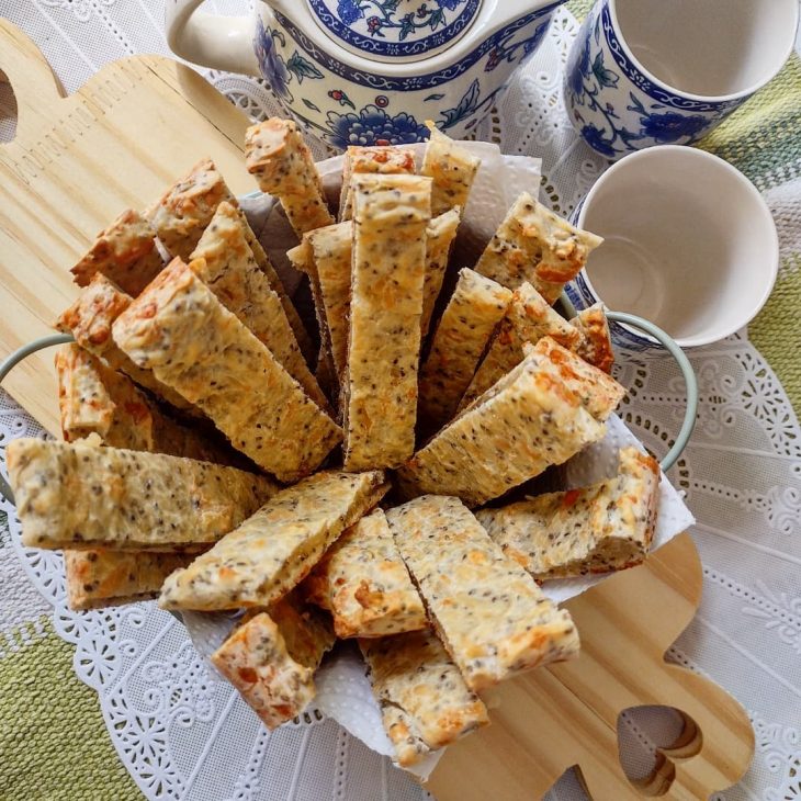 Palitos de queijo com chia