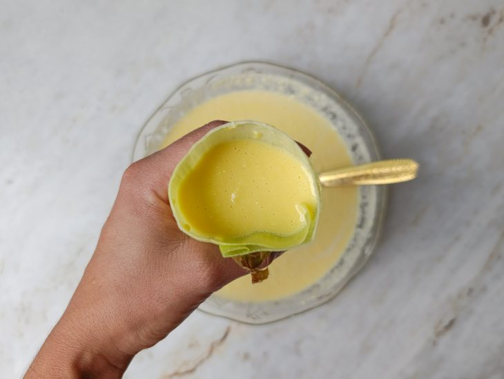 Mistura colocada na cavidade da palha.