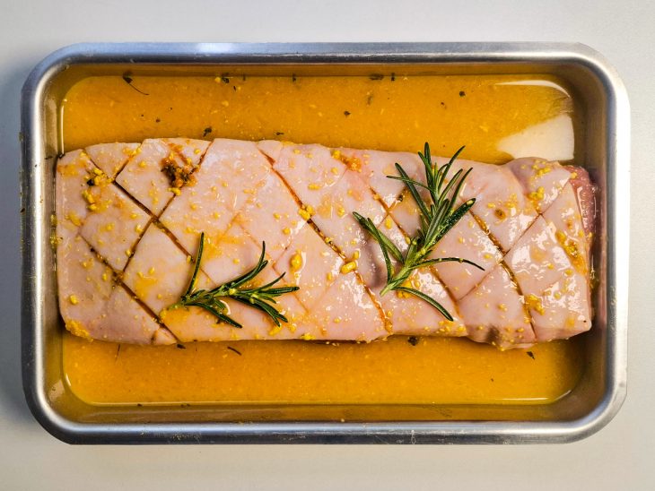 marinada de panceta despejada na carne.
