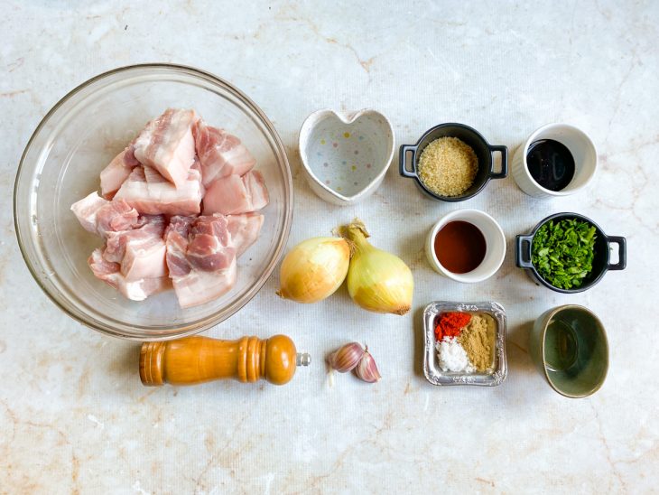 ingredientes para preparo de panceta suína.