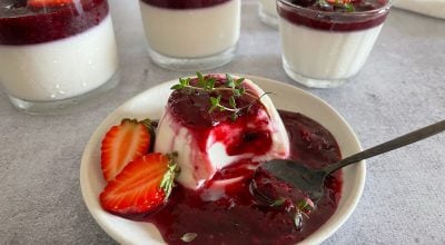 Panna cotta com frutas vermelhas