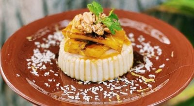 Panna cotta de coco com banana-da-terra