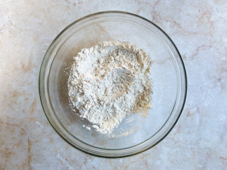 farinha de trigo e amido de milho misturados.