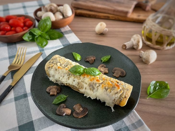 Panqueca de cogumelo saudável pronta para consumo.