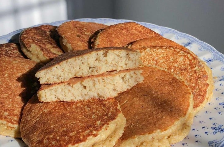 Panqueca de maçã com aveia