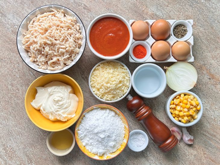 Ingredientes reunidos em uma bancada.