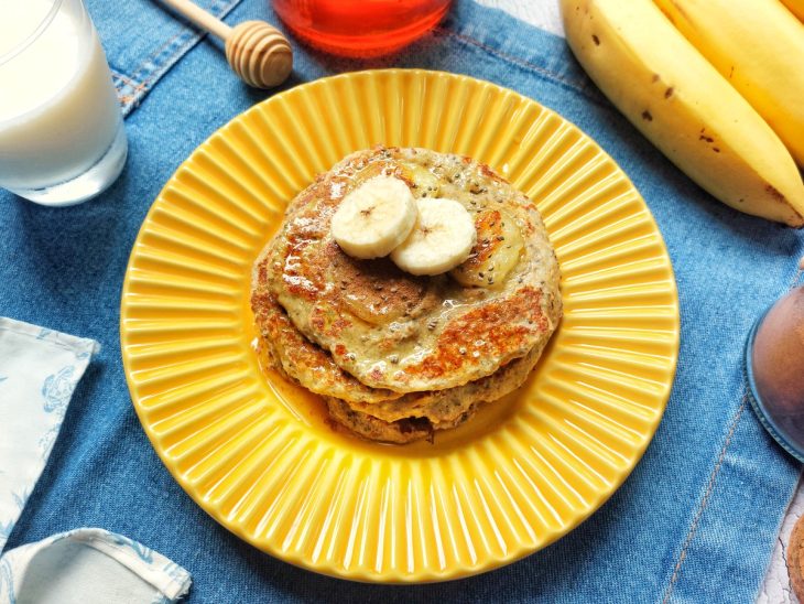 Alimentação saudável: aprenda a fazer panqueca de aveia e banana