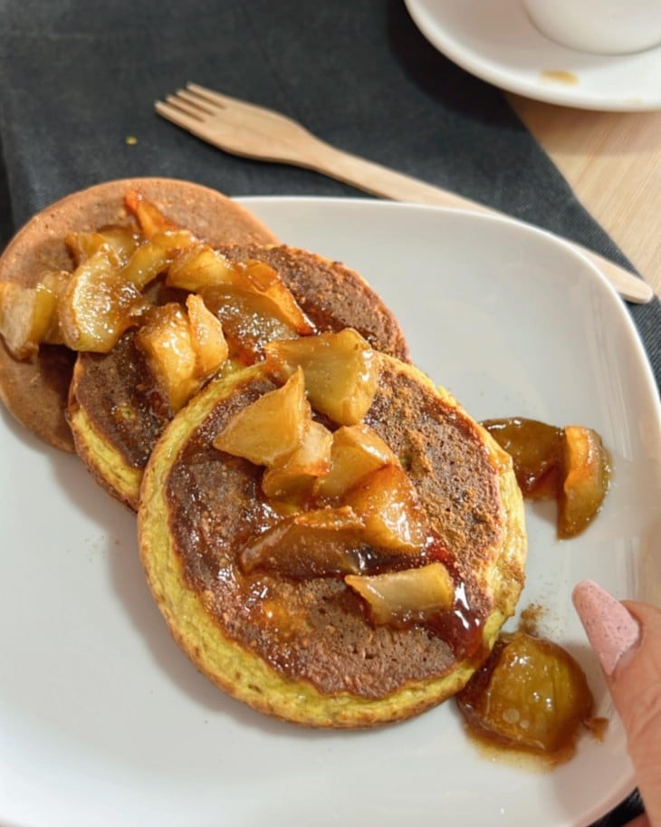 Panquecas com maçã e canela