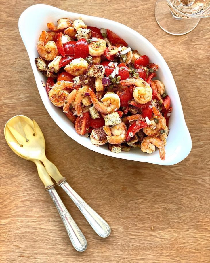 Panzanella com camarões